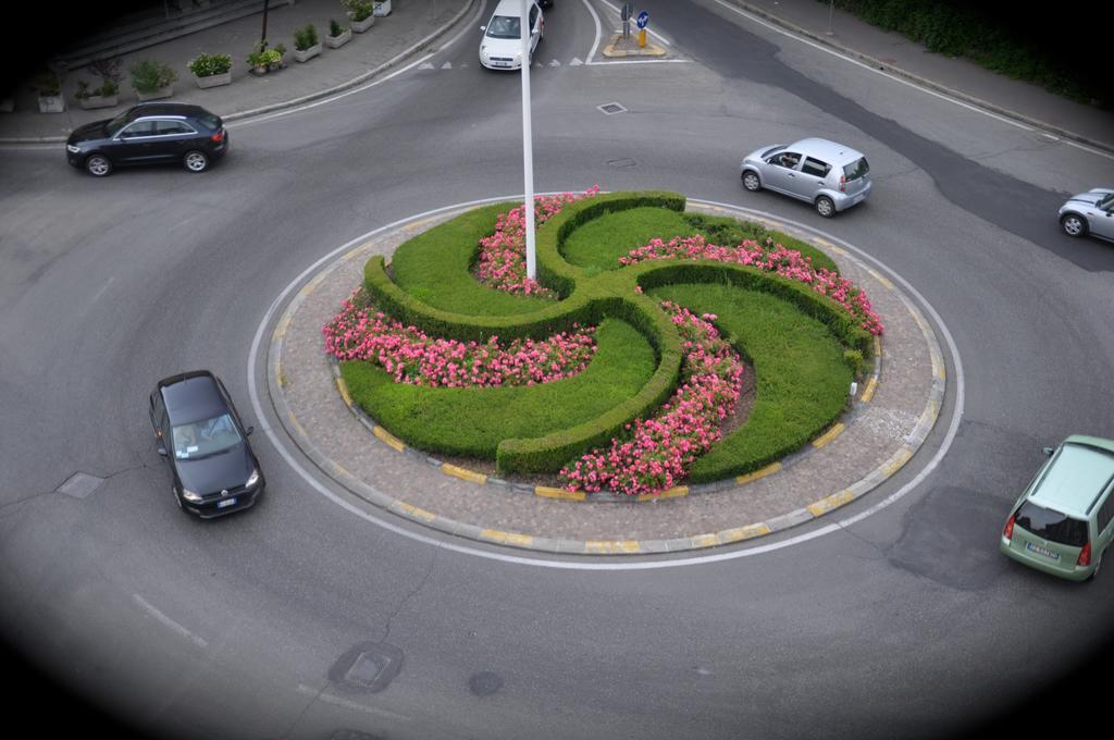 פארמה Apartment Montebello מראה חיצוני תמונה